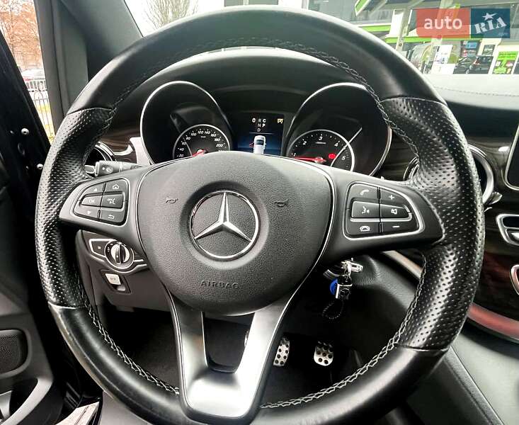 Минивэн Mercedes-Benz V-Class 2023 в Киеве фото 5 Минивэн Mercedes-Benz V-Class 2023 в Киеве