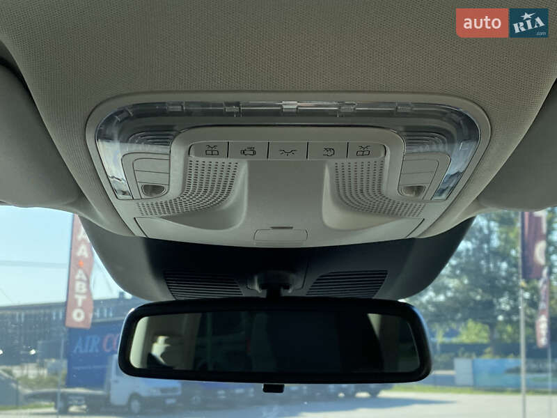 Мінівен Mercedes-Benz V-Class 2023 в Києві