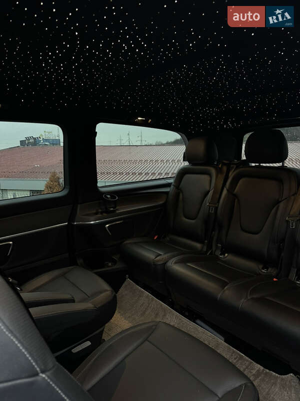 Минивэн Mercedes-Benz V-Class 2016 в Сторожинце
