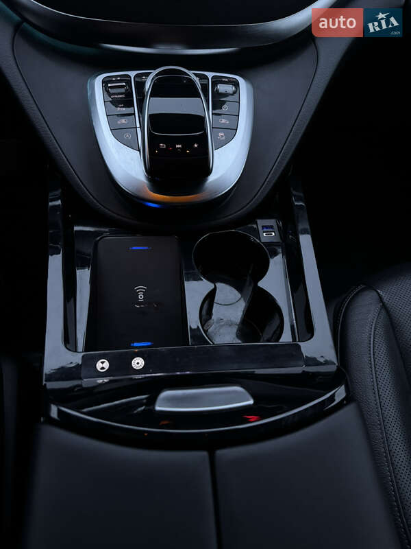 Минивэн Mercedes-Benz V-Class 2016 в Сторожинце