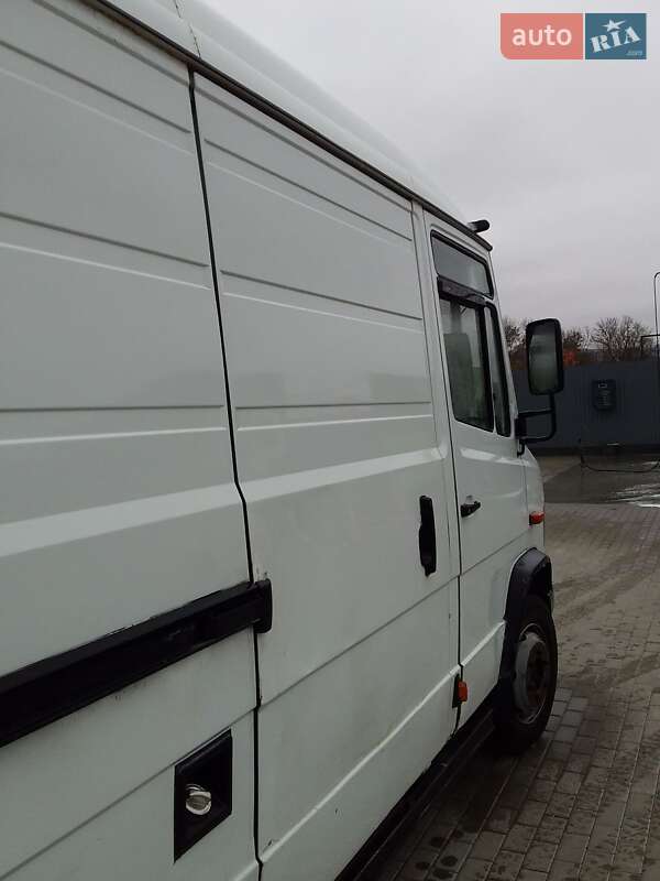 Вантажний фургон Mercedes-Benz Vario 1997 в Тячеві