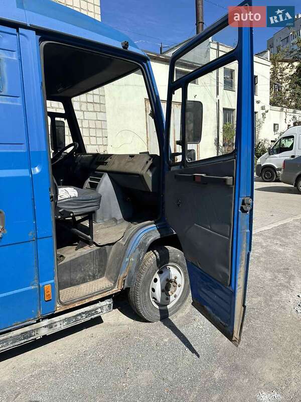 Вантажний фургон Mercedes-Benz Vario 1999 в Львові