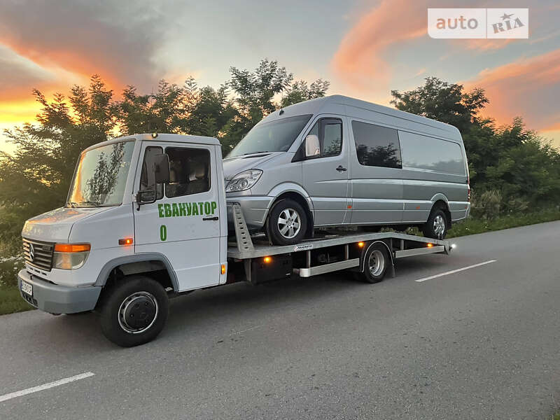 Евакуатор Mercedes-Benz Vario 2000 в Львові