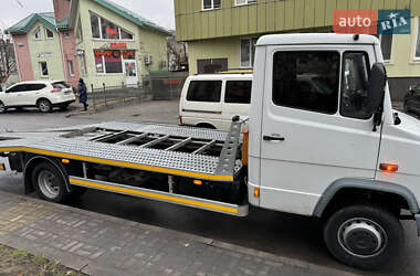 Евакуатор Mercedes-Benz Vario 2000 в Львові