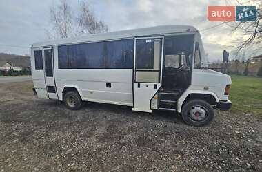 Приміський автобус Mercedes-Benz Vario 1995 в Герці