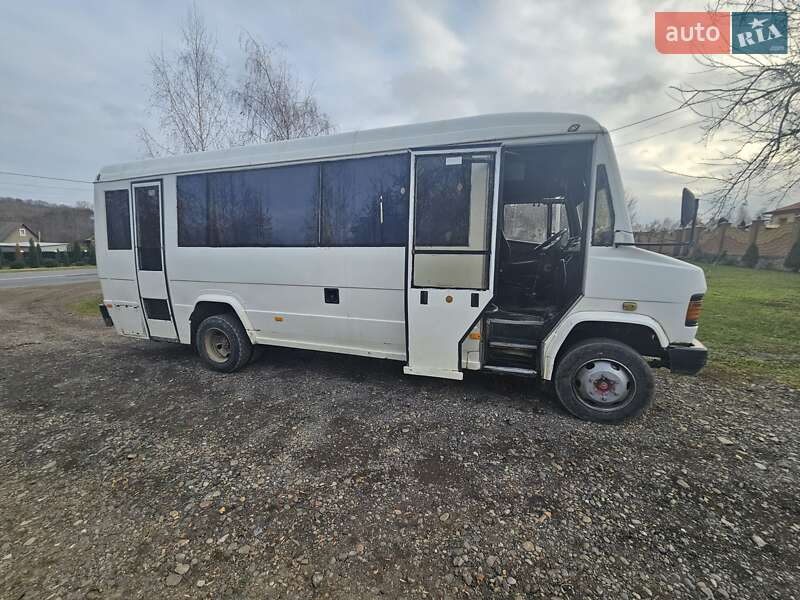 Пригородный автобус Mercedes-Benz Vario 1995 в Герце