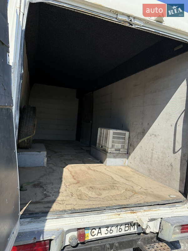 Грузовой фургон Mercedes-Benz Vario 2003 в Умани