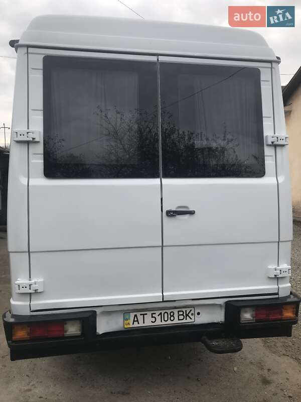 Микроавтобус Mercedes-Benz Vario 2002 в Вижнице