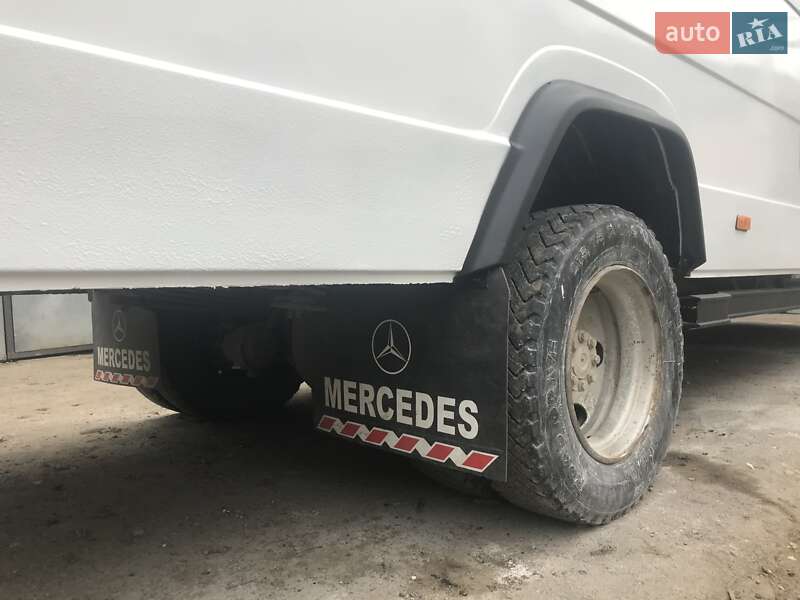 Микроавтобус Mercedes-Benz Vario 2002 в Вижнице