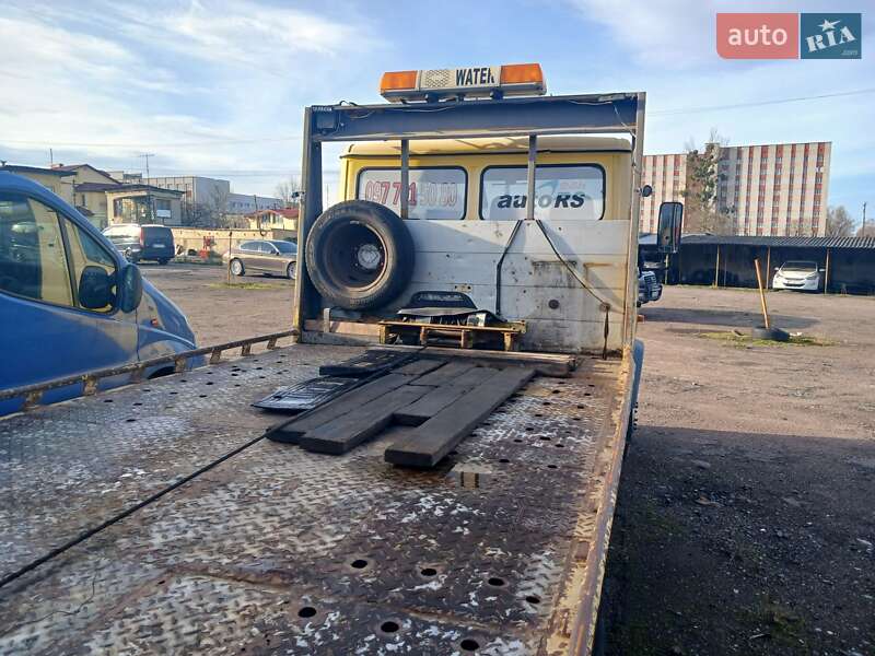 Эвакуатор Mercedes-Benz Vario 2000 в Львове