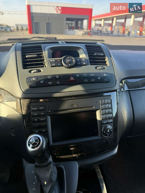 Минивэн Mercedes-Benz Viano 2011 в Новоселице