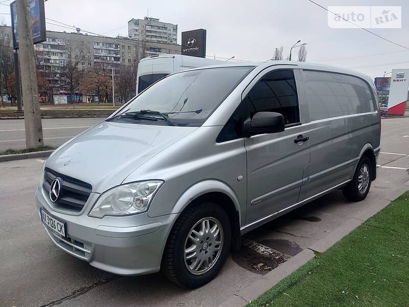 Вантажопасажирський фургон Mercedes-Benz Vito 2011 в 