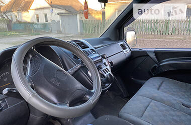 Вантажопасажирський фургон Mercedes-Benz Vito 2000 в 
