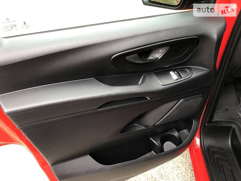 Вантажопасажирський фургон Mercedes-Benz Vito 2015 в Луцьку