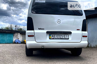 Вантажопасажирський фургон Mercedes-Benz Vito 2000 в 