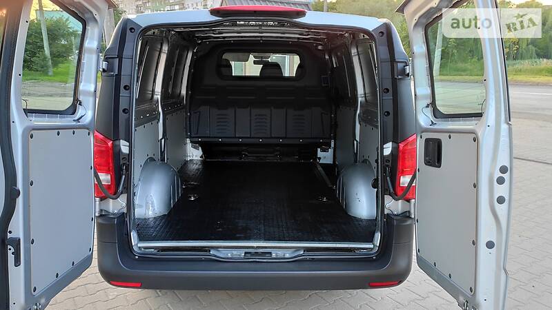 Вантажопасажирський фургон Mercedes-Benz Vito 2016 в Чернівцях