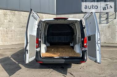 Вантажопасажирський фургон Mercedes-Benz Vito 2015 в 