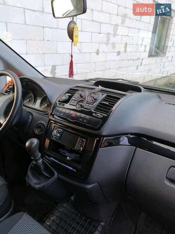 Минивэн Mercedes-Benz Vito 2010 в Сваляве