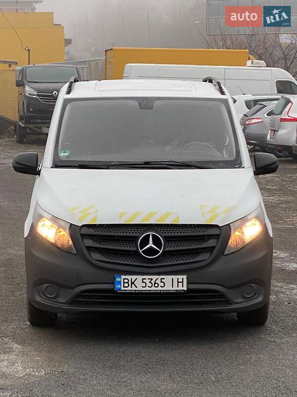 Вантажний фургон Mercedes-Benz Vito 2016 в Рівному