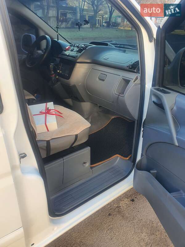 Мінівен Mercedes-Benz Vito 2005 в Чернівцях