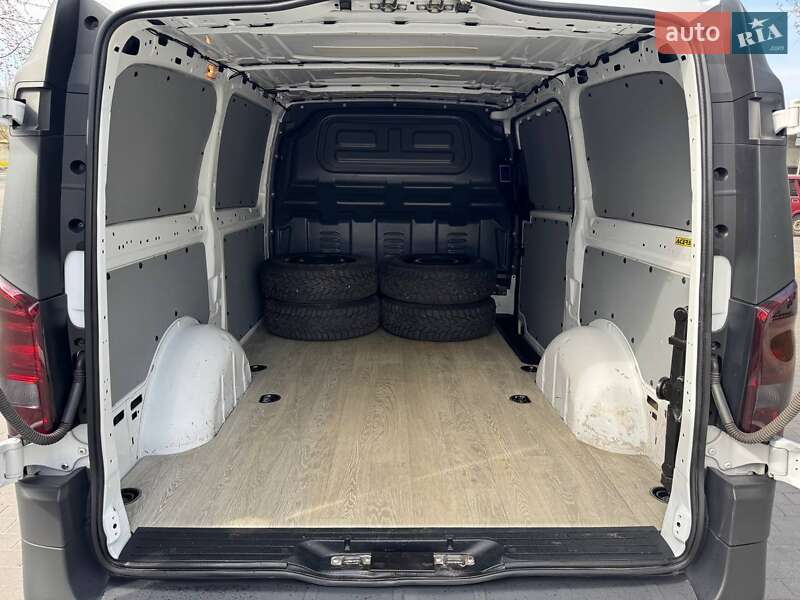 Вантажний фургон Mercedes-Benz Vito 2018 в Дніпрі