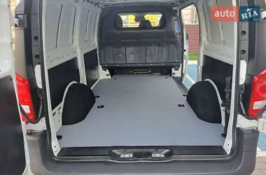 Грузовой фургон Mercedes-Benz Vito 2020 в 