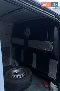 Грузовой фургон Mercedes-Benz Vito 2006 в 