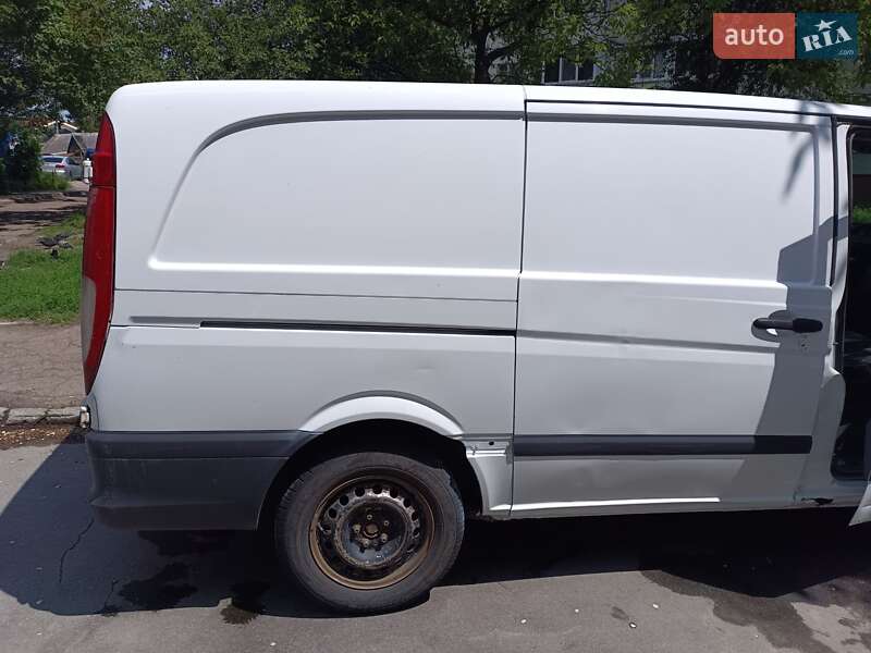 Вантажопасажирський фургон Mercedes-Benz Vito 2010 в Житомирі
