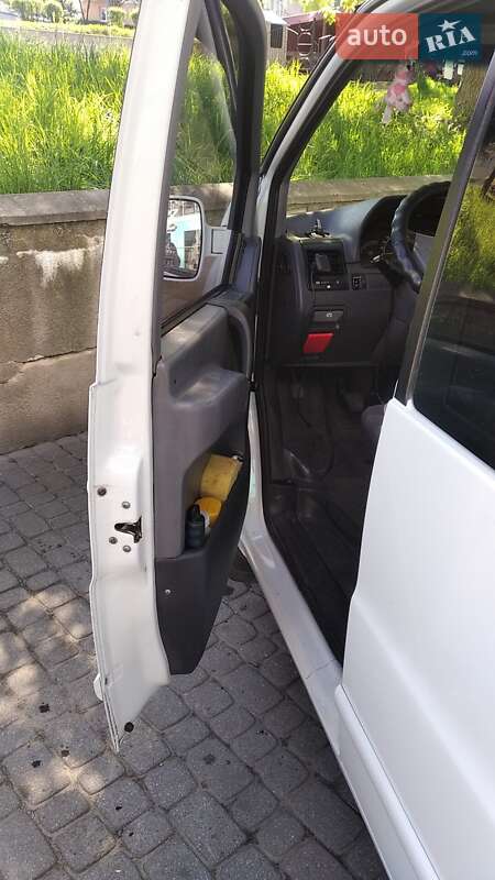 Минивэн Mercedes-Benz Vito 2003 в Сарнах