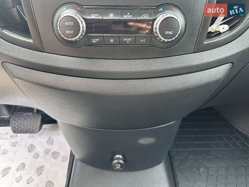 Минивэн Mercedes-Benz Vito 2016 в Черновцах