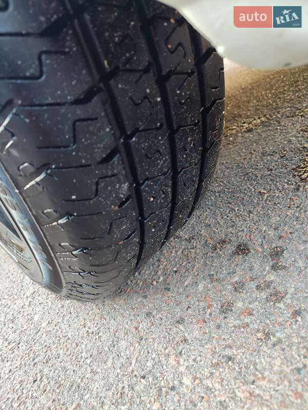 Минивэн Mercedes-Benz Vito 2011 в Коропе