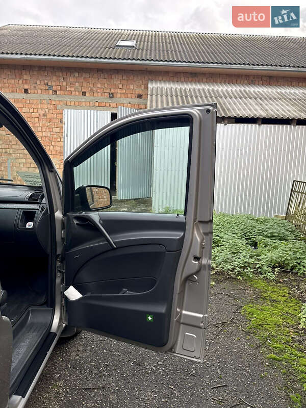 Минивэн Mercedes-Benz Vito 2011 в Черновцах