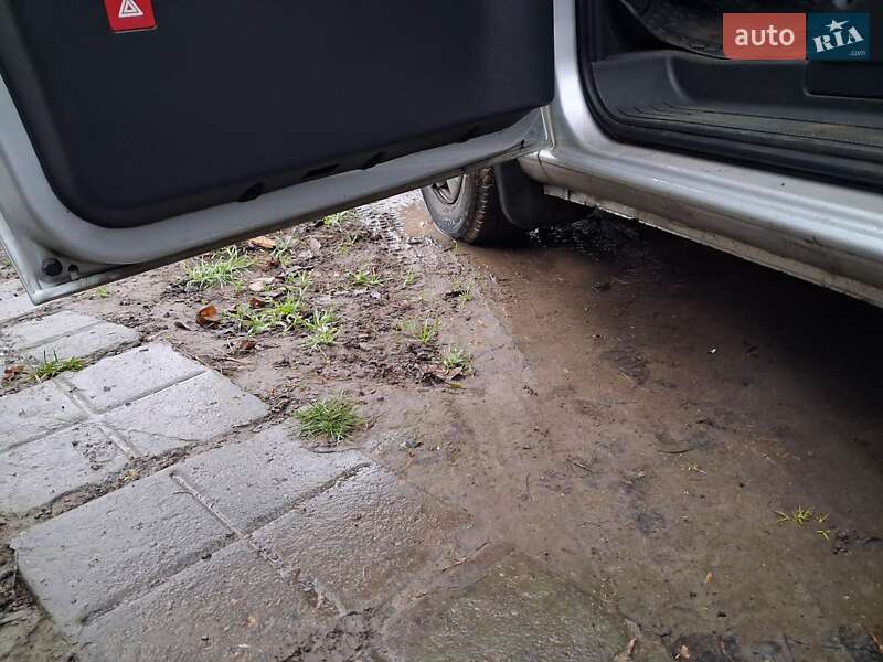 Грузопассажирский фургон Mercedes-Benz Vito 2011 в Кривом Роге фото 10 Грузопассажирский фургон Mercedes-Benz Vito 2011 в Кривом Роге