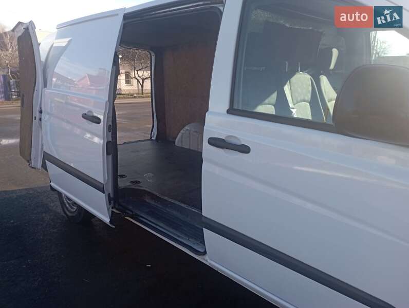 Грузовой фургон Mercedes-Benz Vito 2006 в Хороле