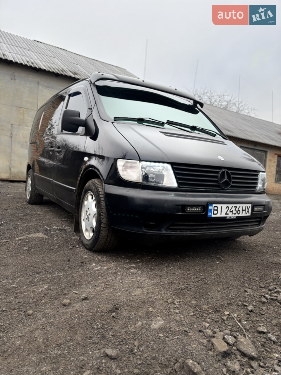 В продажі Віто 110, 2.2 дизель, пасажир 9 місць в відмінному стані! Салон як новий, чистий та охайний, лінзована оптика, гарна музика, без іржі. Авто повністю обслужене, замінені масло, фільтри. Двигун шепоче! Ходова в кучі, збита, зимова гума! 