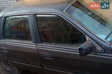 Седан Mercury Topaz 1990 в 