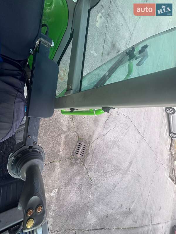 Телескопический погрузчик Merlo Roto 2005 в Черновцах