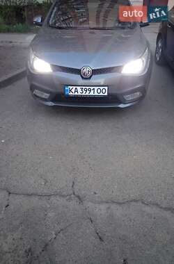 Хэтчбек MG 5 2013 в 