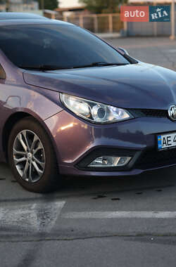 Хэтчбек MG 5 2013 в 