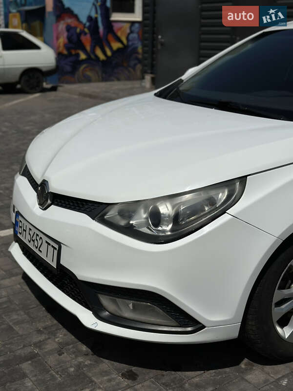 Хетчбек MG 5 2013 в Кривому Розі