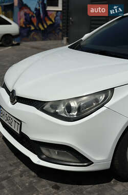 Хэтчбек MG 5 2013 в 