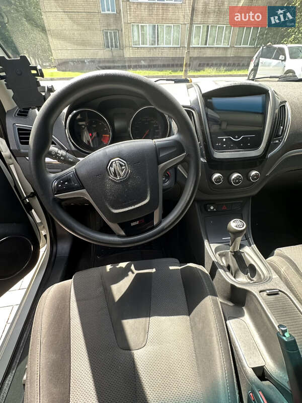 Хетчбек MG 5 2013 в Кривому Розі