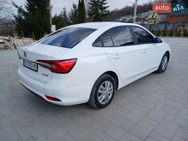Седан MG 5 2021 в Тернополе