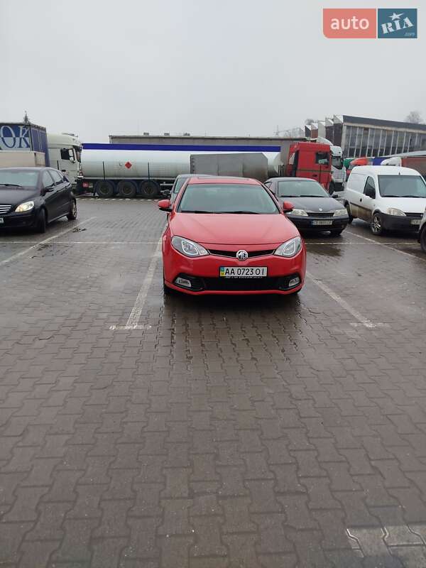 Седан MG 6 2013 в Черновцах
