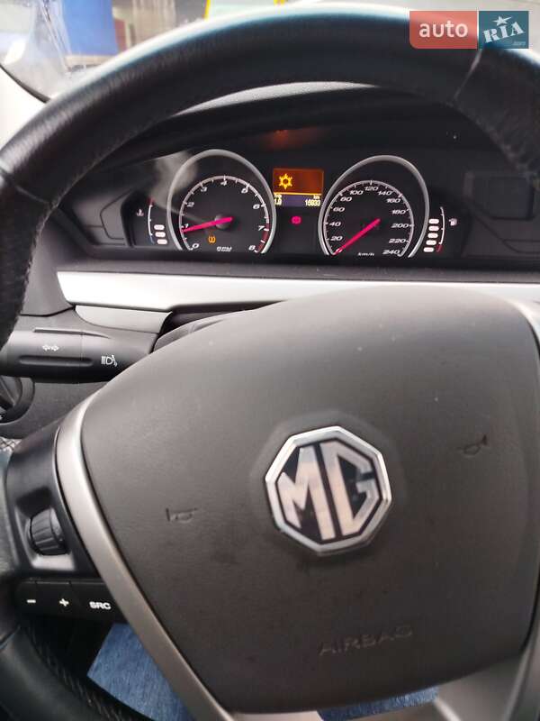 Седан MG 6 2013 в Черновцах