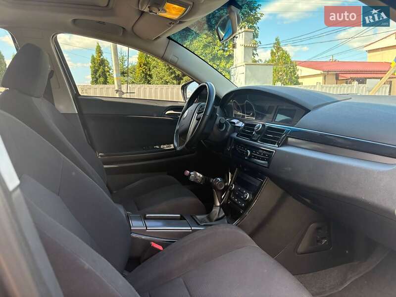 Фастбэк MG 6 2012 в Зенькове