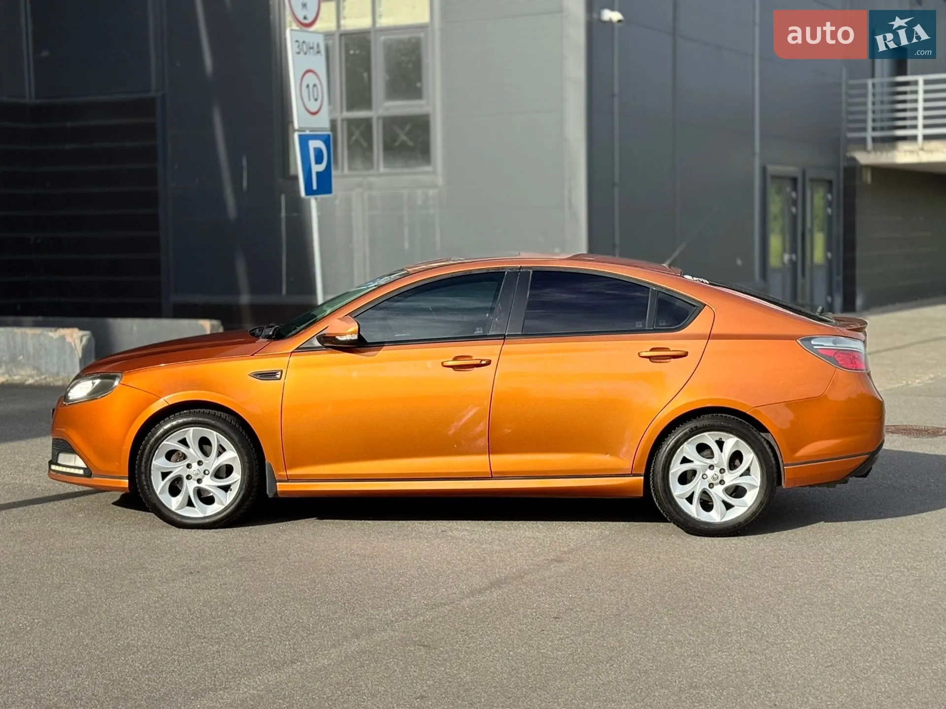2012 MG 6 - мініатюра 3