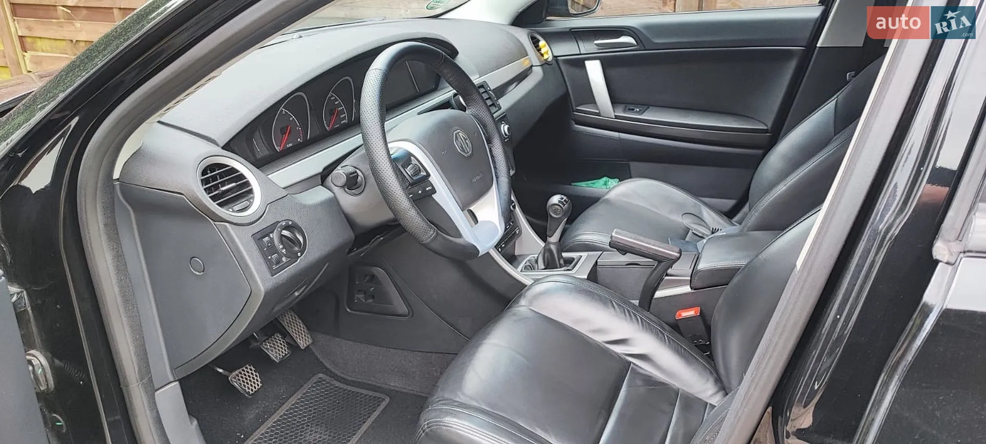 2013 MG 6 - мініатюра 3
