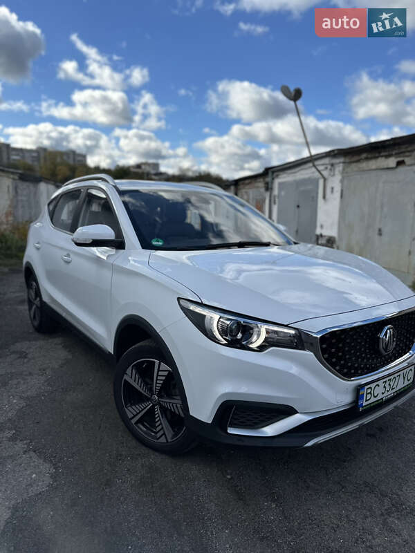 MG ZS EV 2021