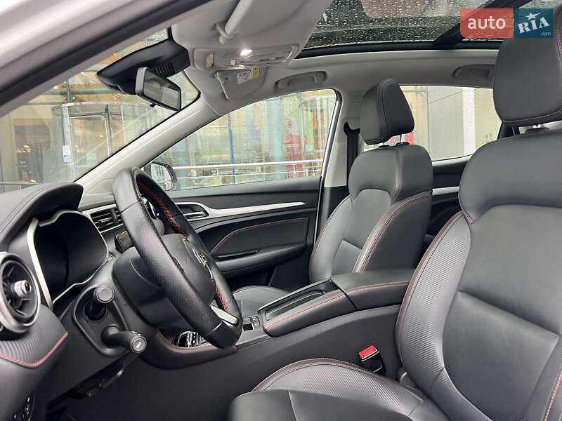 Внедорожник / Кроссовер MG ZS EV 2023 в Киеве